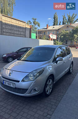 Минивэн Renault Grand Scenic 2010 в 