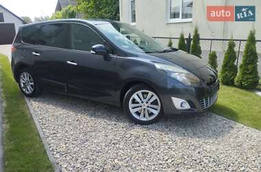 Минивэн Renault Grand Scenic 2011 в 