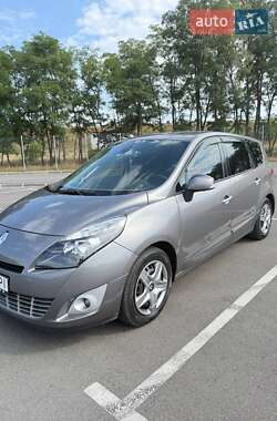 Минивэн Renault Grand Scenic 2009 в 