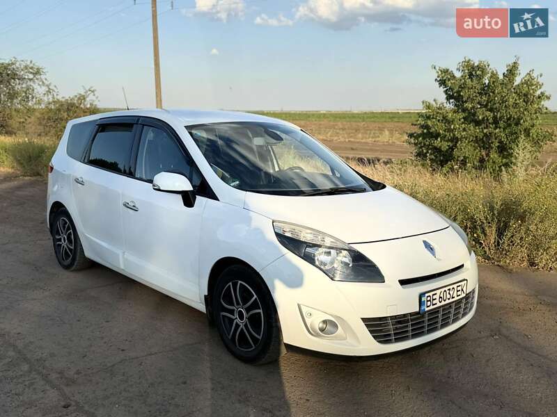 Минивэн Renault Grand Scenic 2010 в 