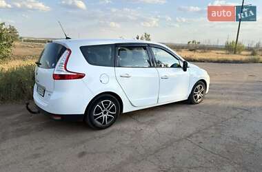 Минивэн Renault Grand Scenic 2010 в 