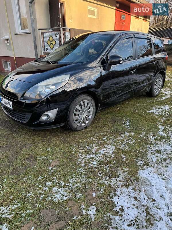 Минивэн Renault Grand Scenic 2011 в 