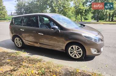 Минивэн Renault Grand Scenic 2011 в 