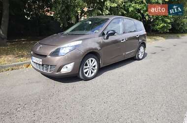 Минивэн Renault Grand Scenic 2011 в 