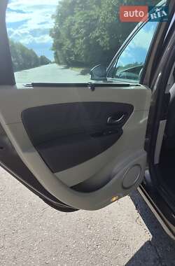 Минивэн Renault Grand Scenic 2011 в 