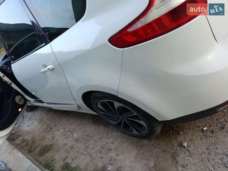 Мінівен Renault Grand Scenic 2015 в Пустомитах