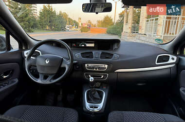 Минивэн Renault Grand Scenic 2012 в 