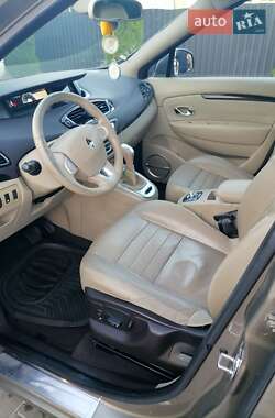 Минивэн Renault Grand Scenic 2011 в 