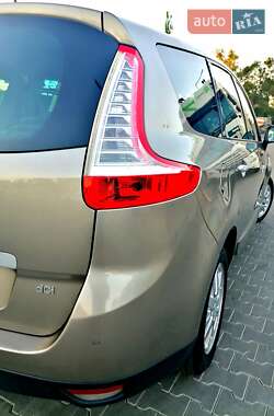 Минивэн Renault Grand Scenic 2011 в 