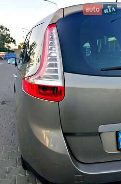 Минивэн Renault Grand Scenic 2011 в 
