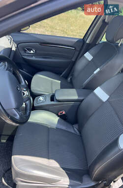Минивэн Renault Grand Scenic 2015 в 