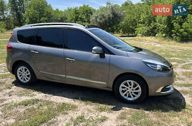 Минивэн Renault Grand Scenic 2015 в 