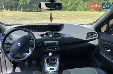 Минивэн Renault Grand Scenic 2015 в 