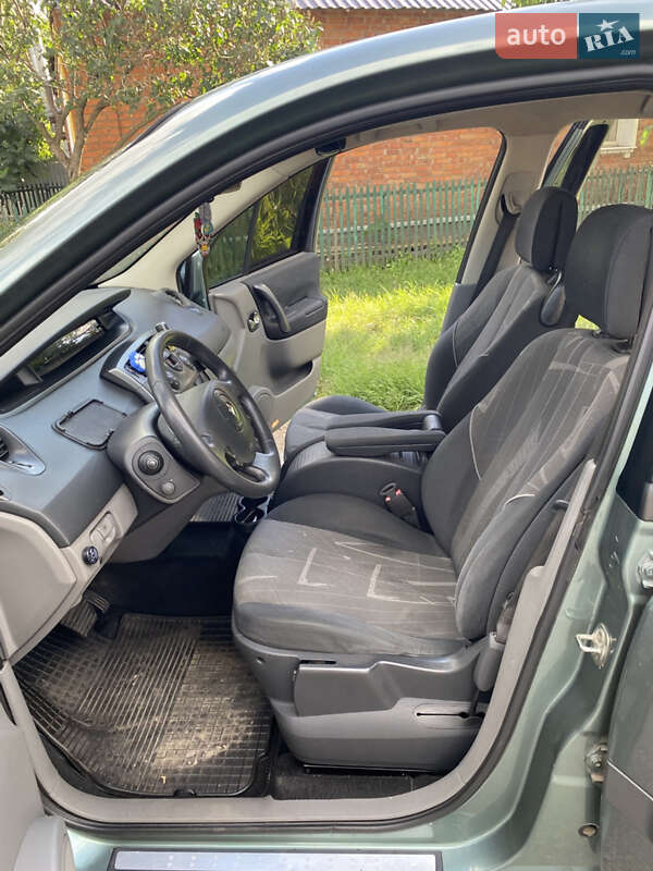 Минивэн Renault Grand Scenic 2004 в Золочеве