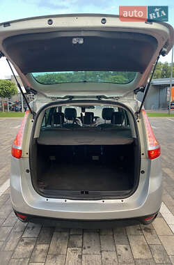 Минивэн Renault Grand Scenic 2011 в 