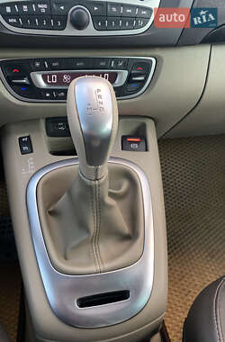 Минивэн Renault Grand Scenic 2011 в 