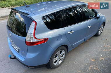Минивэн Renault Grand Scenic 2010 в 