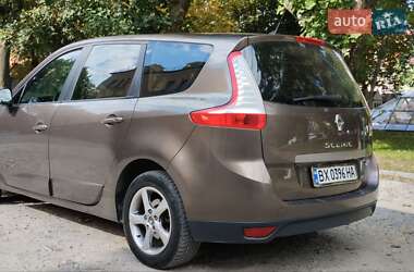 Минивэн Renault Grand Scenic 2011 в 
