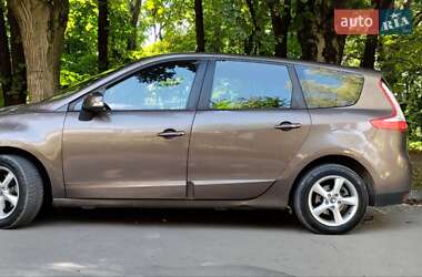 Минивэн Renault Grand Scenic 2011 в 