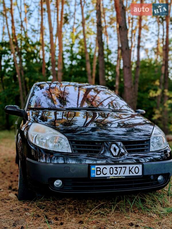 Минивэн Renault Grand Scenic 2005 в Русской Поляне
