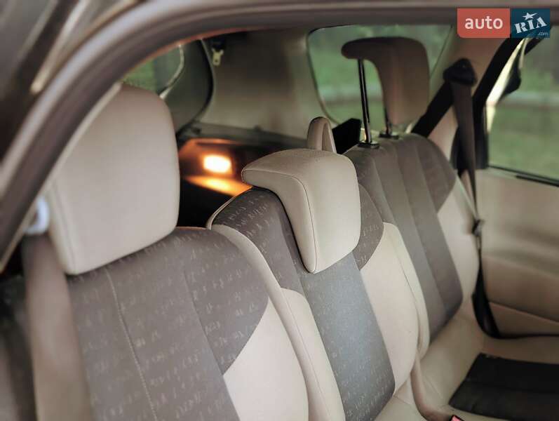 Минивэн Renault Grand Scenic 2005 в Русской Поляне