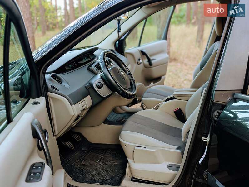 Минивэн Renault Grand Scenic 2005 в Русской Поляне