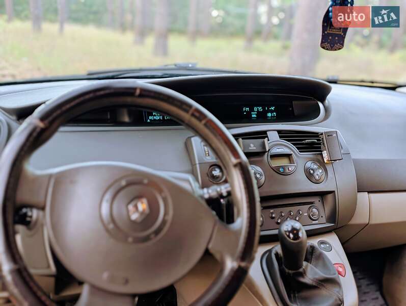 Минивэн Renault Grand Scenic 2005 в Русской Поляне