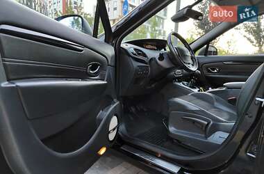 Минивэн Renault Grand Scenic 2015 в 
