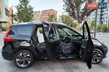 Минивэн Renault Grand Scenic 2015 в 