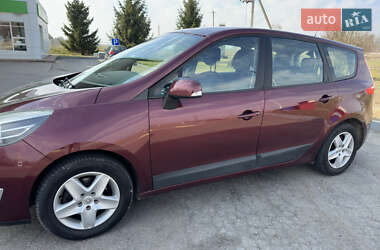 Минивэн Renault Grand Scenic 2012 в 