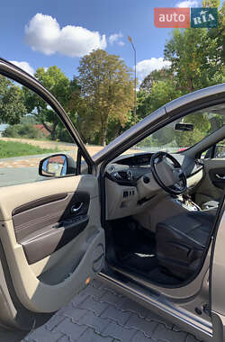 Минивэн Renault Grand Scenic 2011 в 