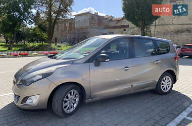 Минивэн Renault Grand Scenic 2011 в 