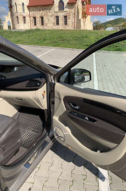 Минивэн Renault Grand Scenic 2011 в 
