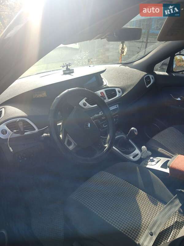 Мінівен Renault Grand Scenic 2010 в Чернігові фото 4 Мінівен Renault Grand Scenic 2010 в Чернігові