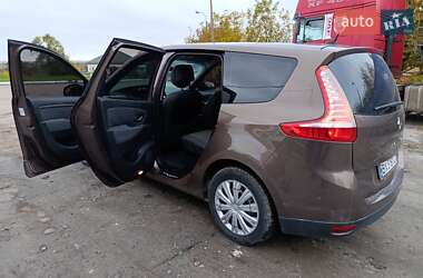 Минивэн Renault Grand Scenic 2010 в 