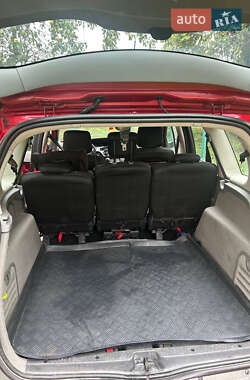 Минивэн Renault Grand Scenic 2004 в  фото 2 Минивэн Renault Grand Scenic 2004 в