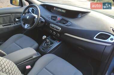Минивэн Renault Grand Scenic 2011 в 