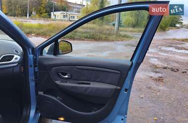 Минивэн Renault Grand Scenic 2011 в 