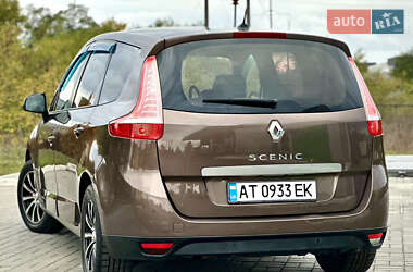 Минивэн Renault Grand Scenic 2011 в 