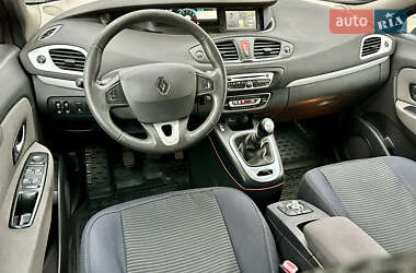 Минивэн Renault Grand Scenic 2011 в 