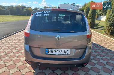 Минивэн Renault Grand Scenic 2011 в 