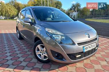 Минивэн Renault Grand Scenic 2011 в 
