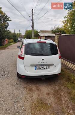 Минивэн Renault Grand Scenic 2015 в 