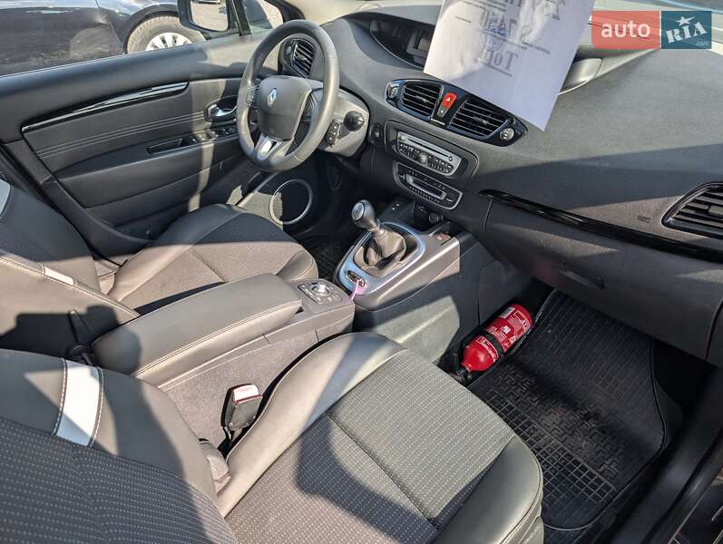 Мінівен Renault Grand Scenic 2011 в Рівному фото 40 Мінівен Renault Grand Scenic 2011 в Рівному