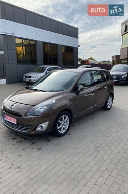 Минивэн Renault Grand Scenic 2010 в 