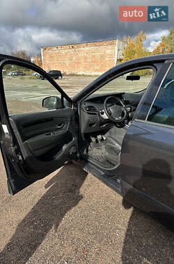 Минивэн Renault Grand Scenic 2011 в 