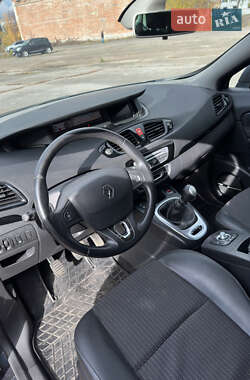 Минивэн Renault Grand Scenic 2011 в 