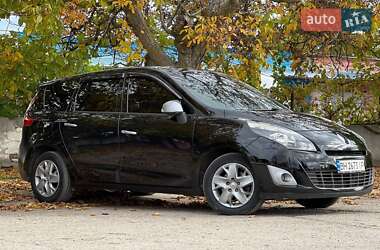 Минивэн Renault Grand Scenic 2011 в 