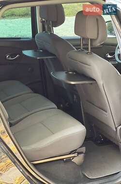 Минивэн Renault Grand Scenic 2011 в 