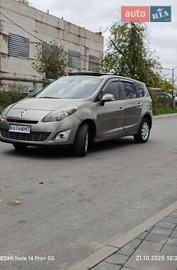 Минивэн Renault Grand Scenic 2010 в 